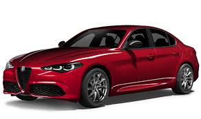Alfa Romeo Giulia – vernieuwde sportieve sedan uit 2024 met geavanceerde rijhulpsystemen, full-LED koplampen, moderne infotainment en smart key met keyless entry en startfunctie.